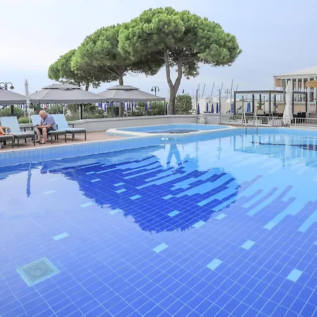 호텔 La Bussola 3*