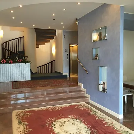 호텔 La Bussola 3*