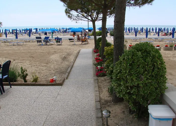 La Bussola Hotell 3*